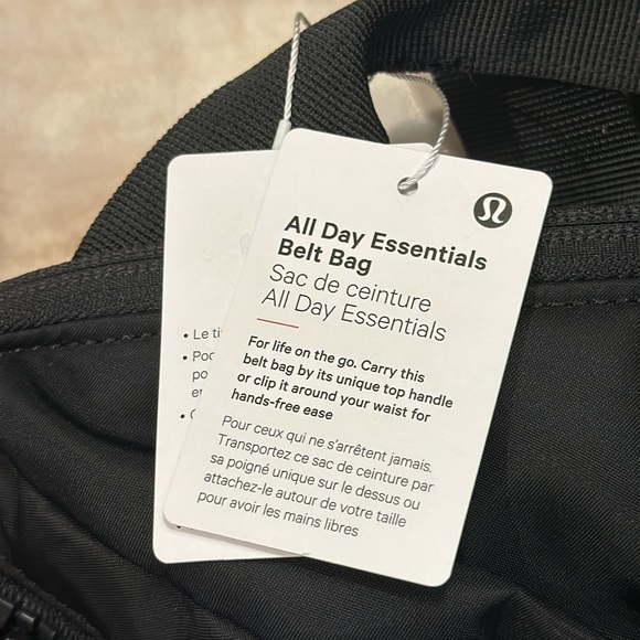 NWT Lululemon All Day Essentials Belt Bag in black - Picture 6 of 9